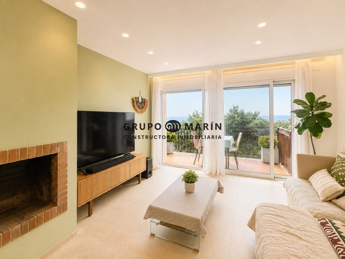 Duplex con espectaculares Vistas al Mar en Blanes - Foto 2