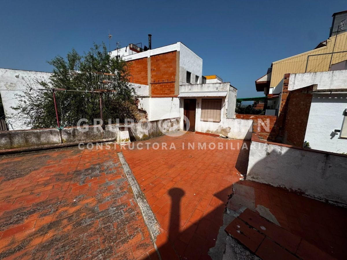 Casa ubicada en la Calle Guilleries de Blanes - Foto 2