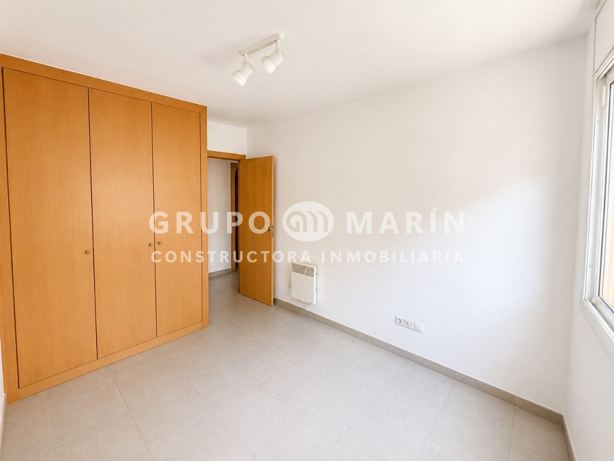 Piso exterior con balcón en Blanes - Foto 10
