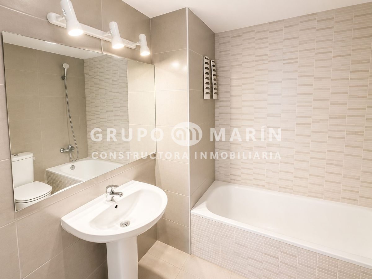 Piso exterior con balcón en Blanes - Foto 12