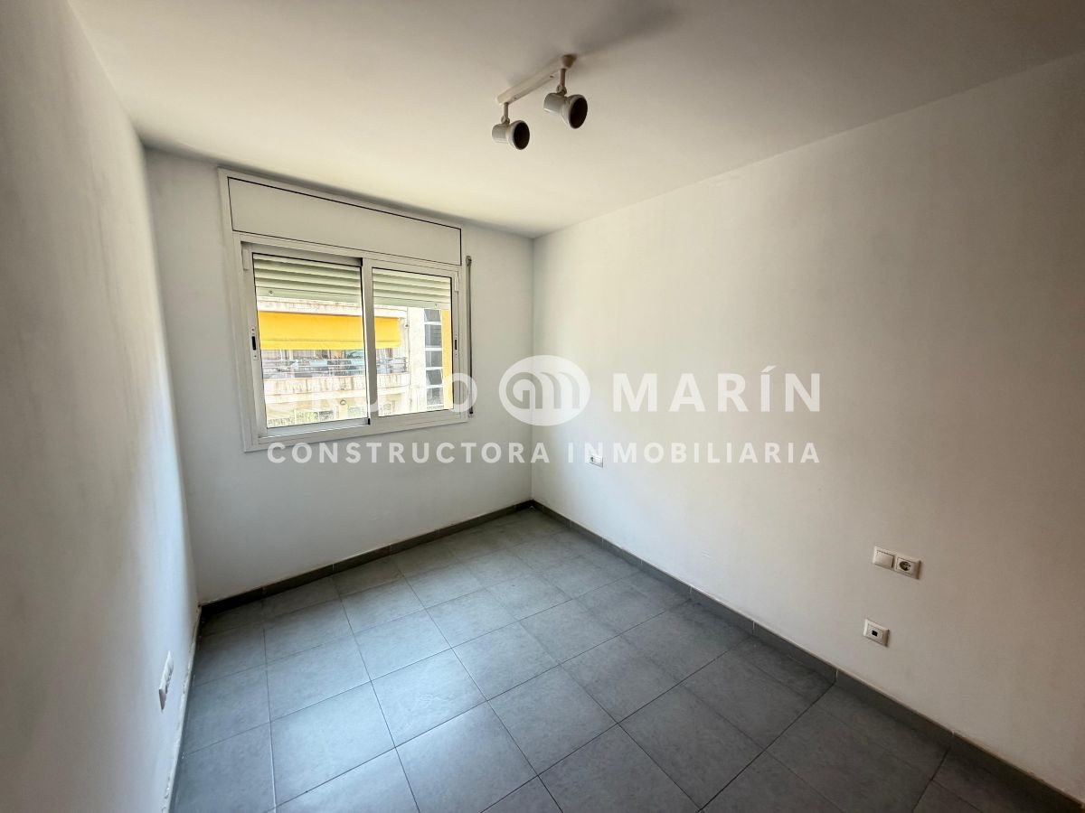 Piso exterior con balcón en Blanes - Foto 15