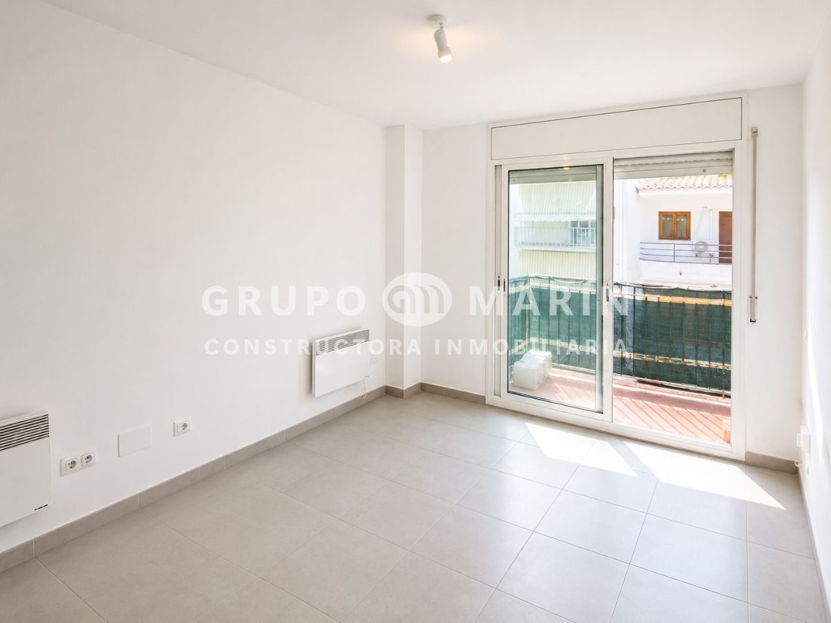 Piso exterior con balcón en Blanes - Foto 2