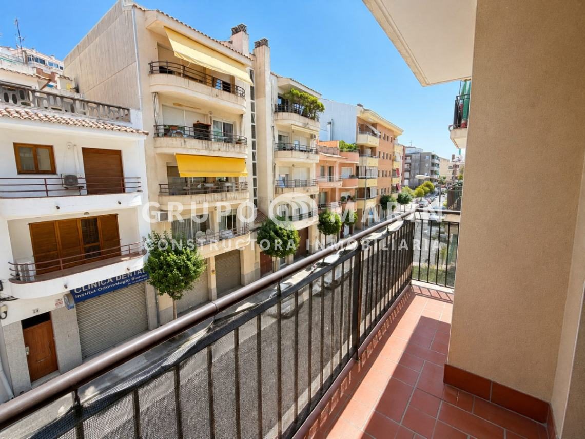 Piso exterior con balcón en Blanes - Foto 4