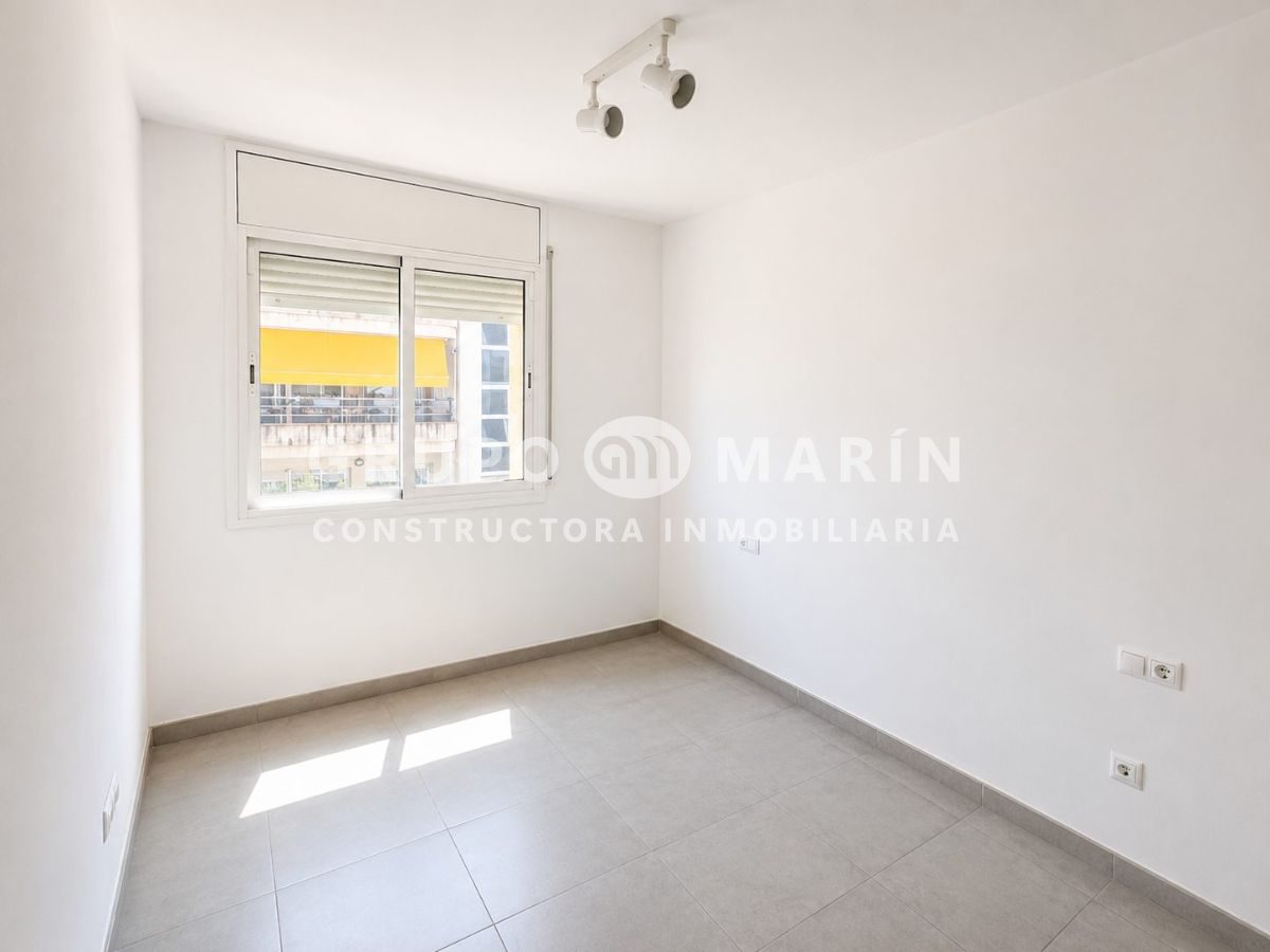 Piso exterior con balcón en Blanes - Foto 9
