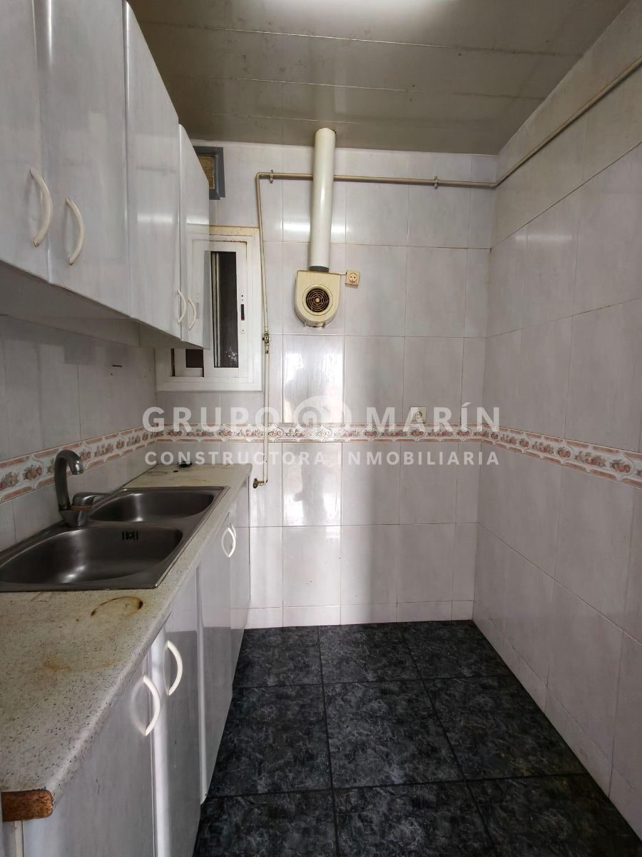 Piso de 3 habitaciones situado en el Carrer de L'Empordà, en Badalona - Foto 10