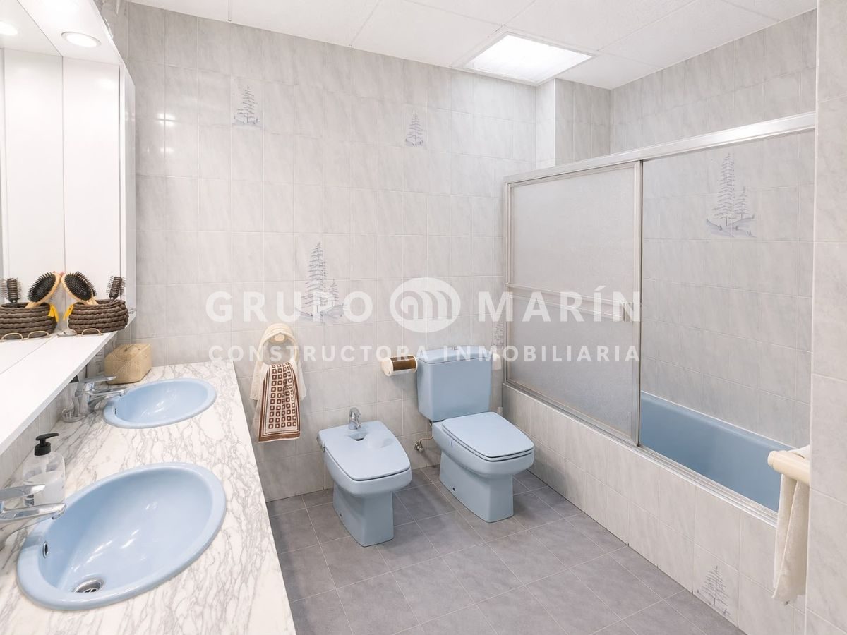 Casa con Encanto y Gran Potencial Comercial - Foto 9