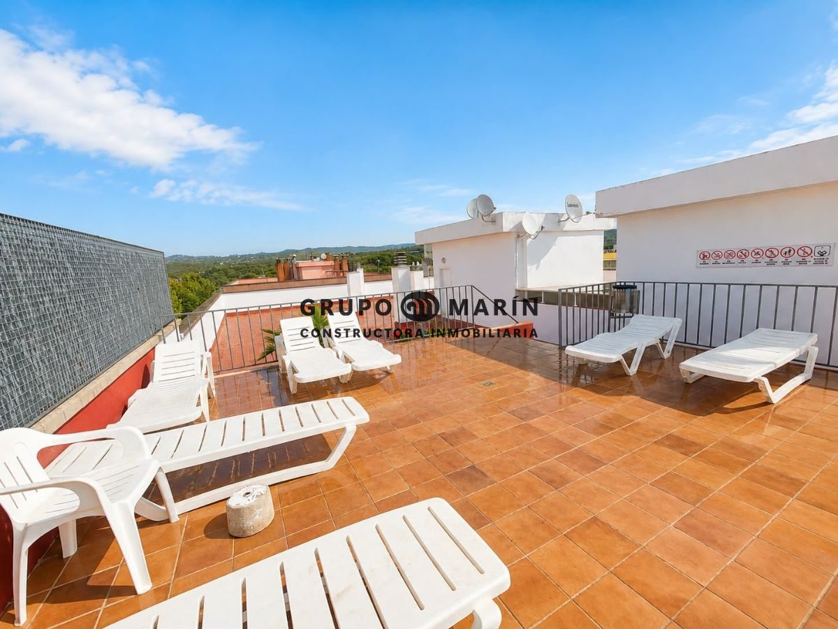 Piso luminoso con balcón y piscina en Can Sabata - Foto 12