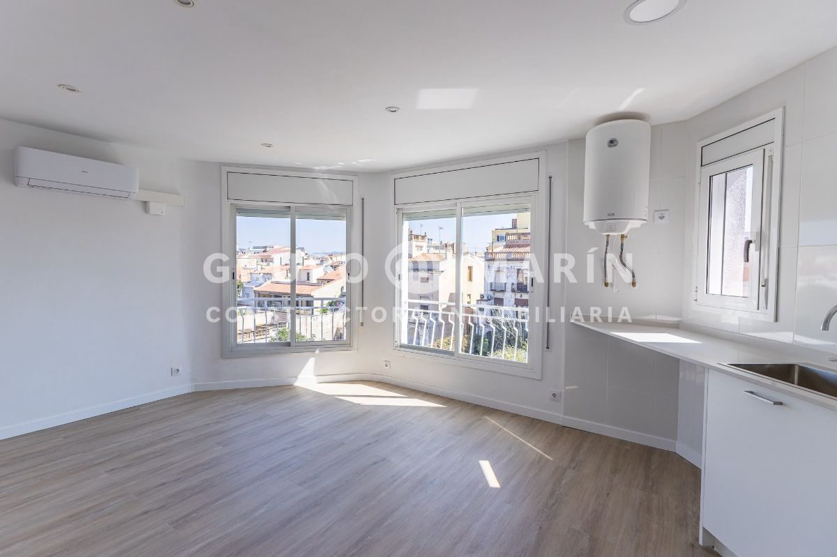 Piso reformado y muy luminoso en el centro de Malgrat de Mar - Foto 4