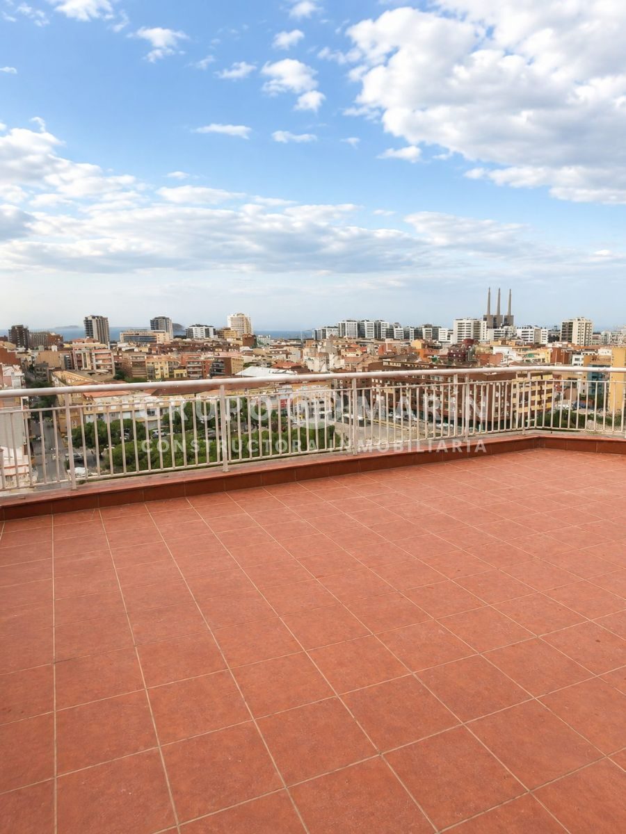 GRUPO MARIN presenta FANTASTICO Ático de 130m² en Badalona - Foto 10