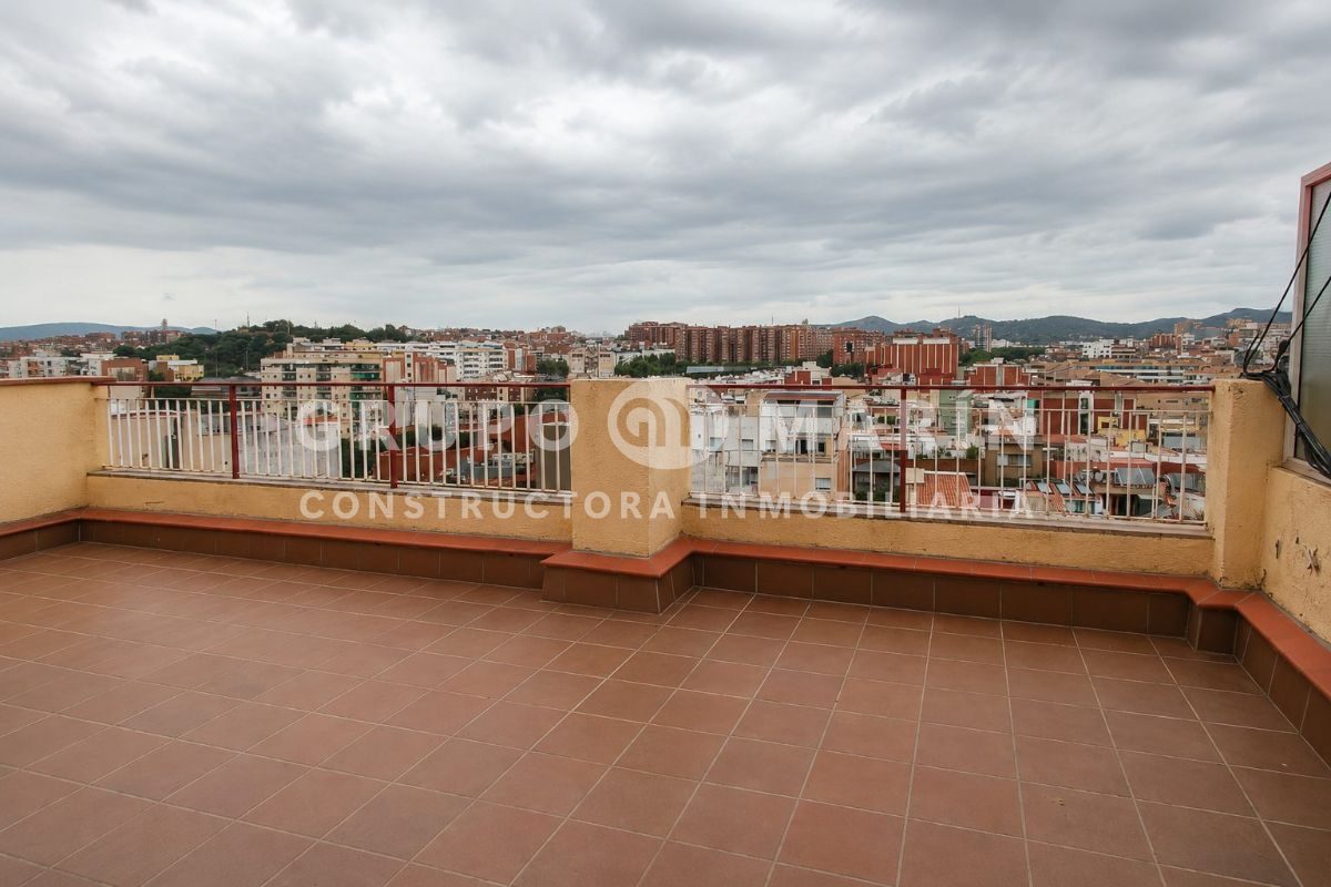 GRUPO MARIN presenta FANTASTICO Ático de 130m² en Badalona - Foto 12