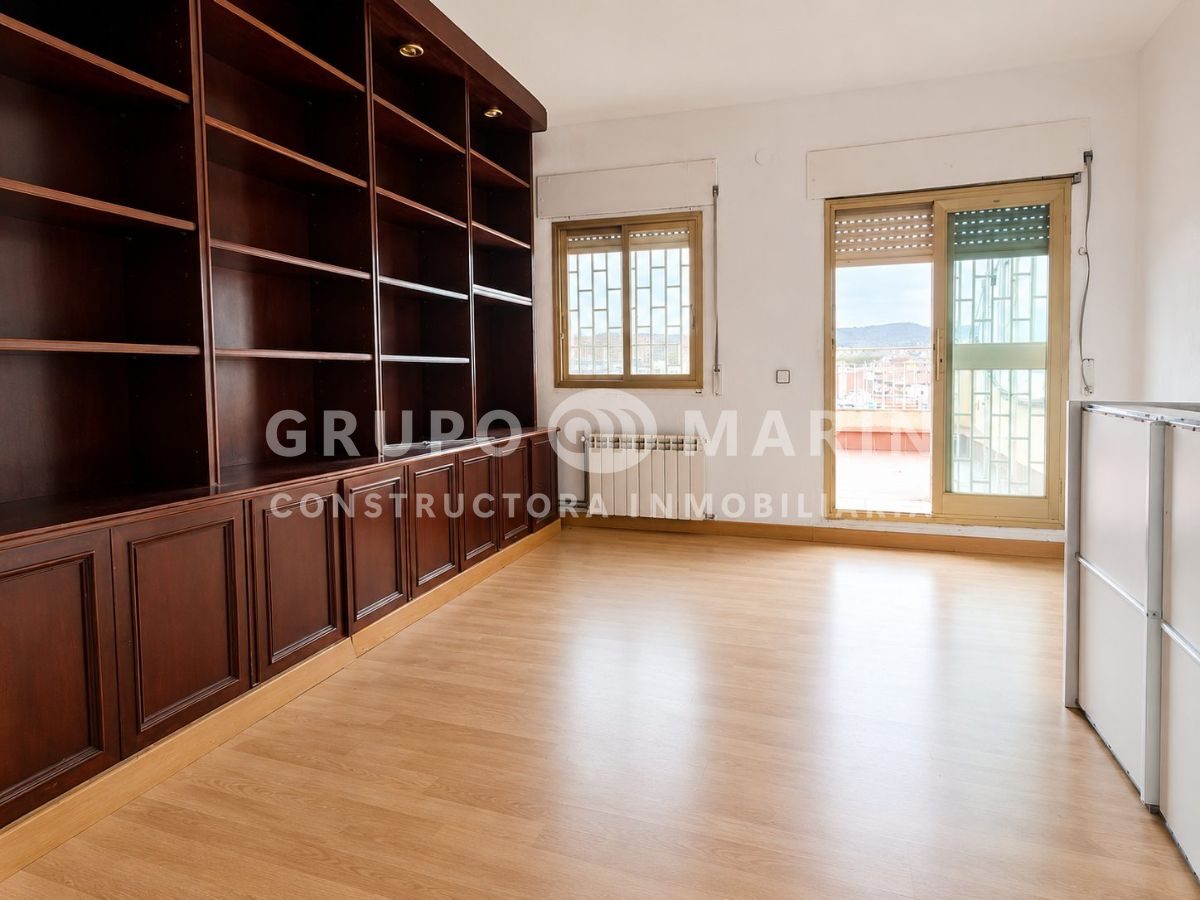GRUPO MARIN presenta FANTASTICO Ático de 130m² en Badalona - Foto 16