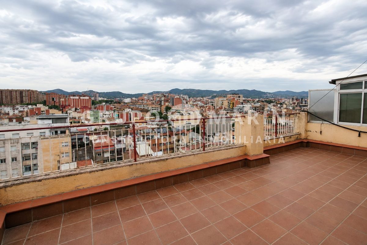 GRUPO MARIN presenta FANTASTICO Ático de 130m² en Badalona - Foto 2