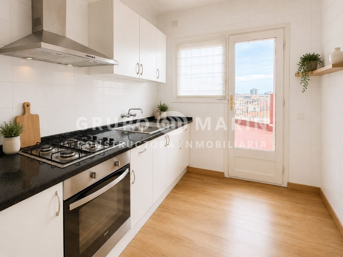 GRUPO MARIN presenta FANTASTICO Ático de 130m² en Badalona - Foto 31