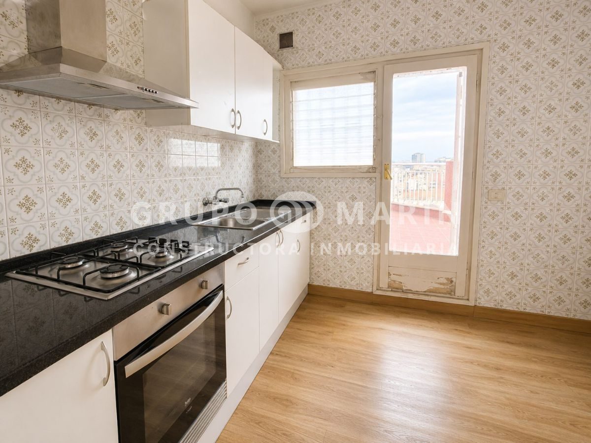GRUPO MARIN presenta FANTASTICO Ático de 130m² en Badalona - Foto 32