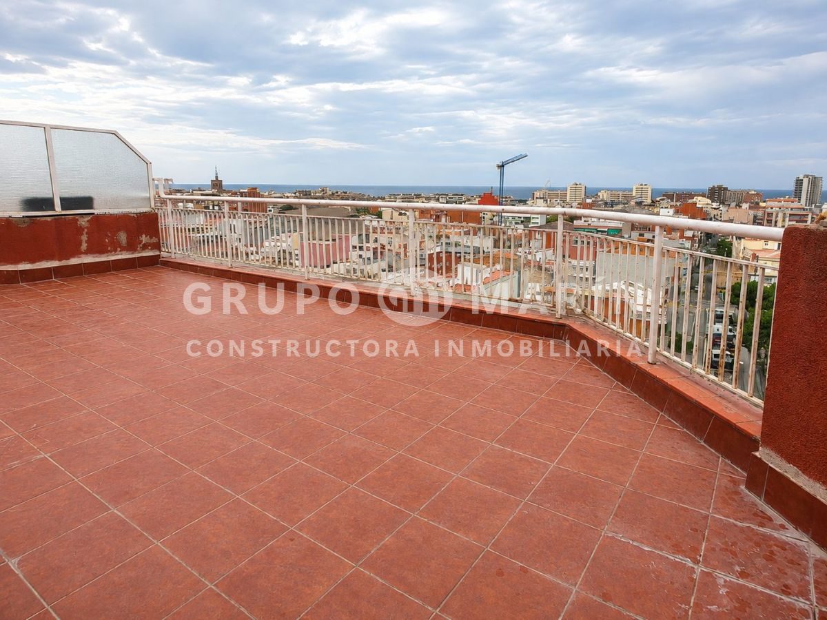 GRUPO MARIN presenta FANTASTICO Ático de 130m² en Badalona - Foto 6