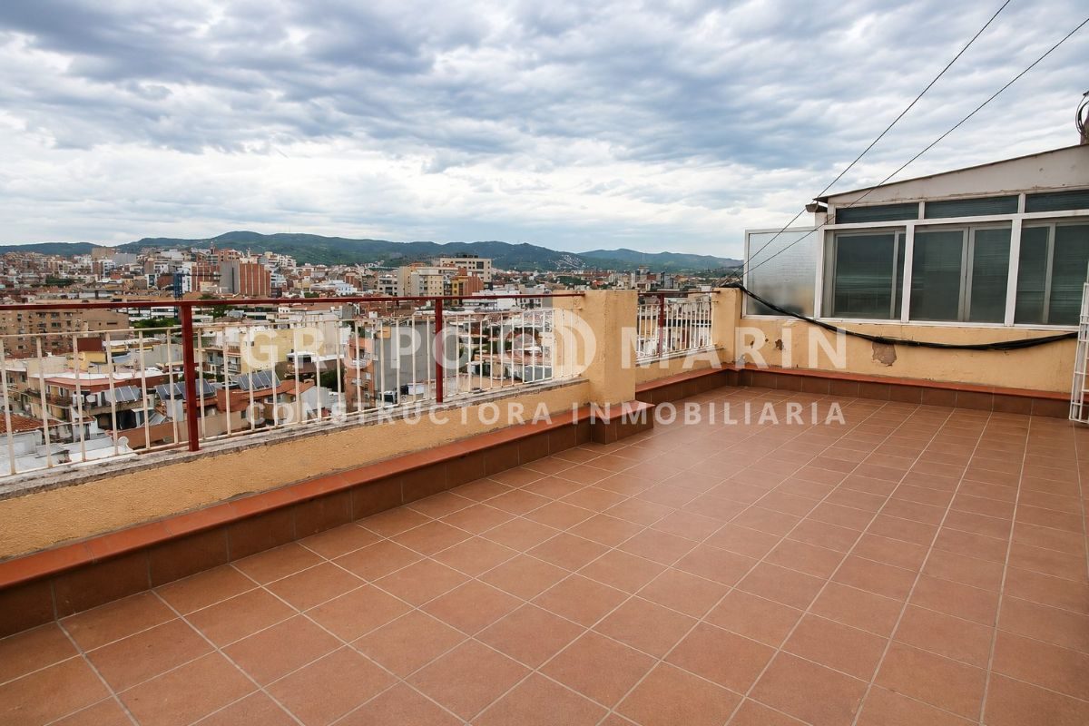 GRUPO MARIN presenta FANTASTICO Ático de 130m² en Badalona - Foto 8