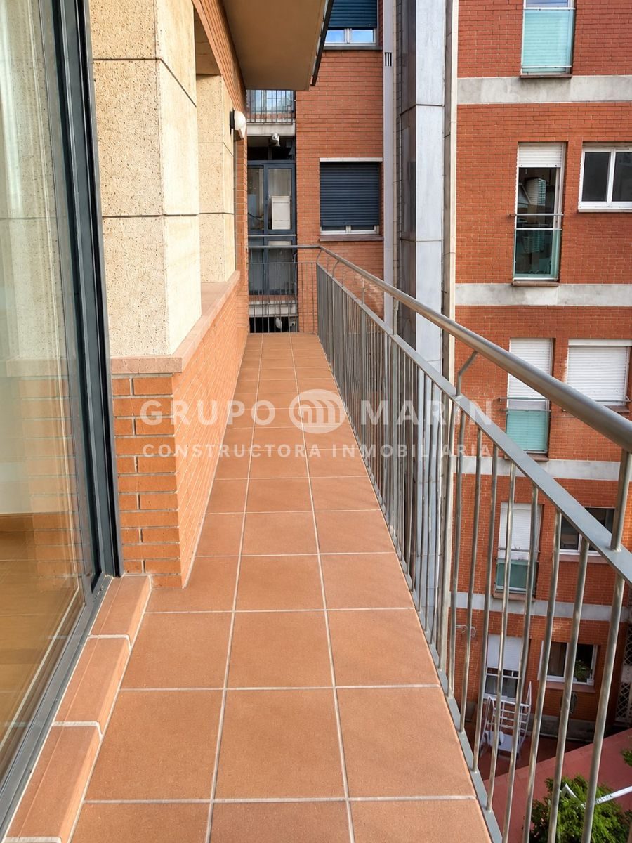 GRUPO MARIN PRESENTA Piso en Sants con balcón y plaza de aparcamiento – A 5 minutos del Spotify Camp Nou - Foto 9