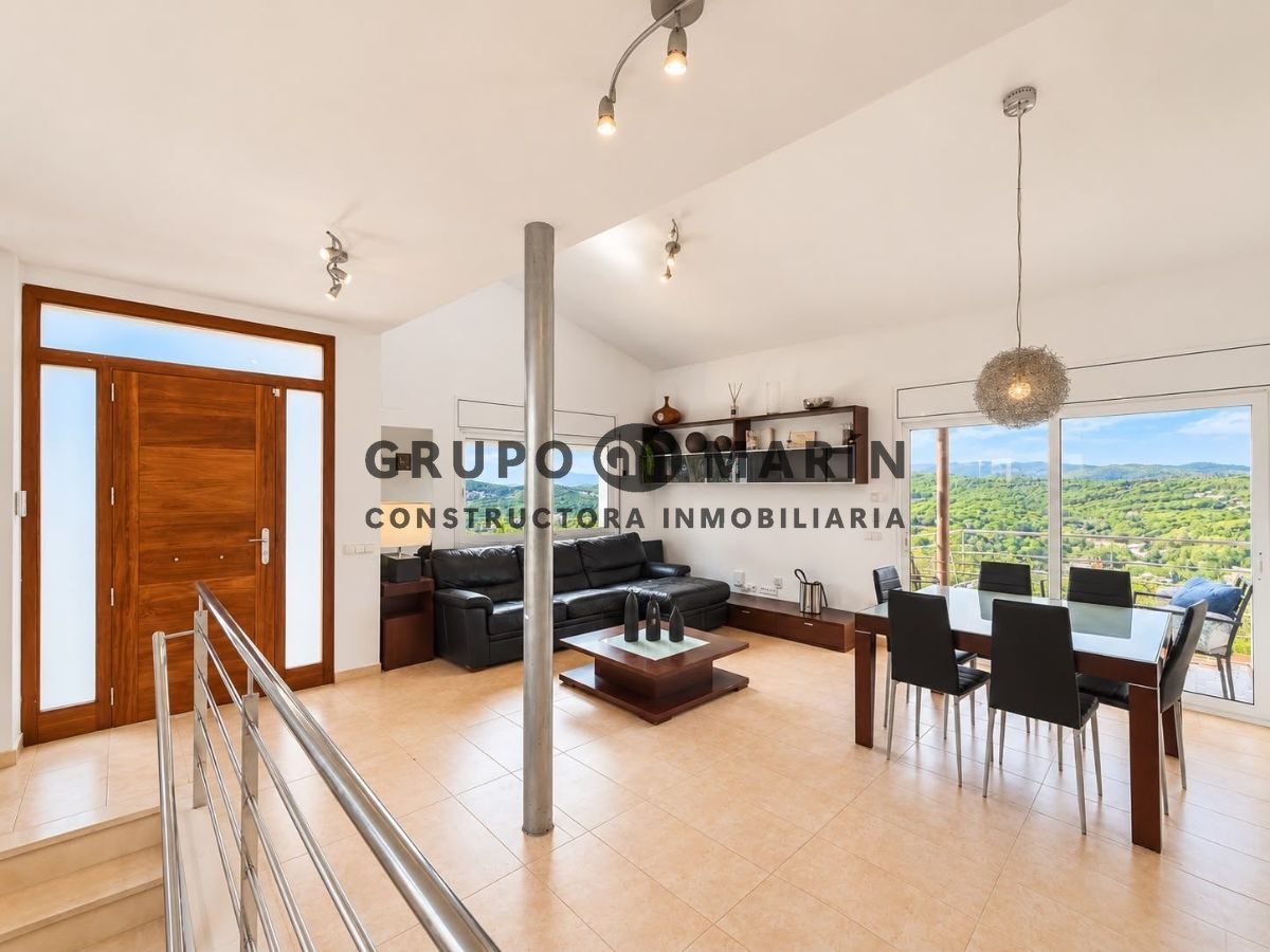Espectacular casa reformada con piscina, jardín y vistas panorámicas en Santa Cristina - Foto 1