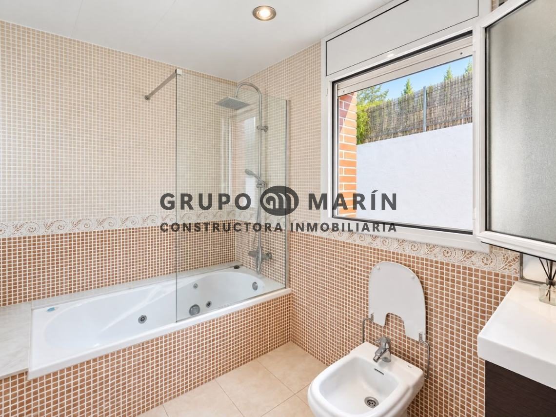 Espectacular casa reformada con piscina, jardín y vistas panorámicas en Santa Cristina - Foto 29