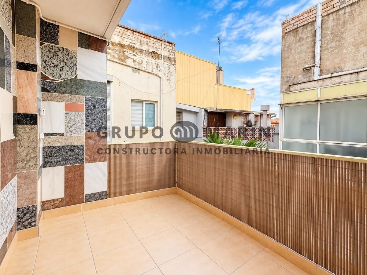 Piso luminoso con gran terraza privada y vistas al mar en Palafolls - Foto 30