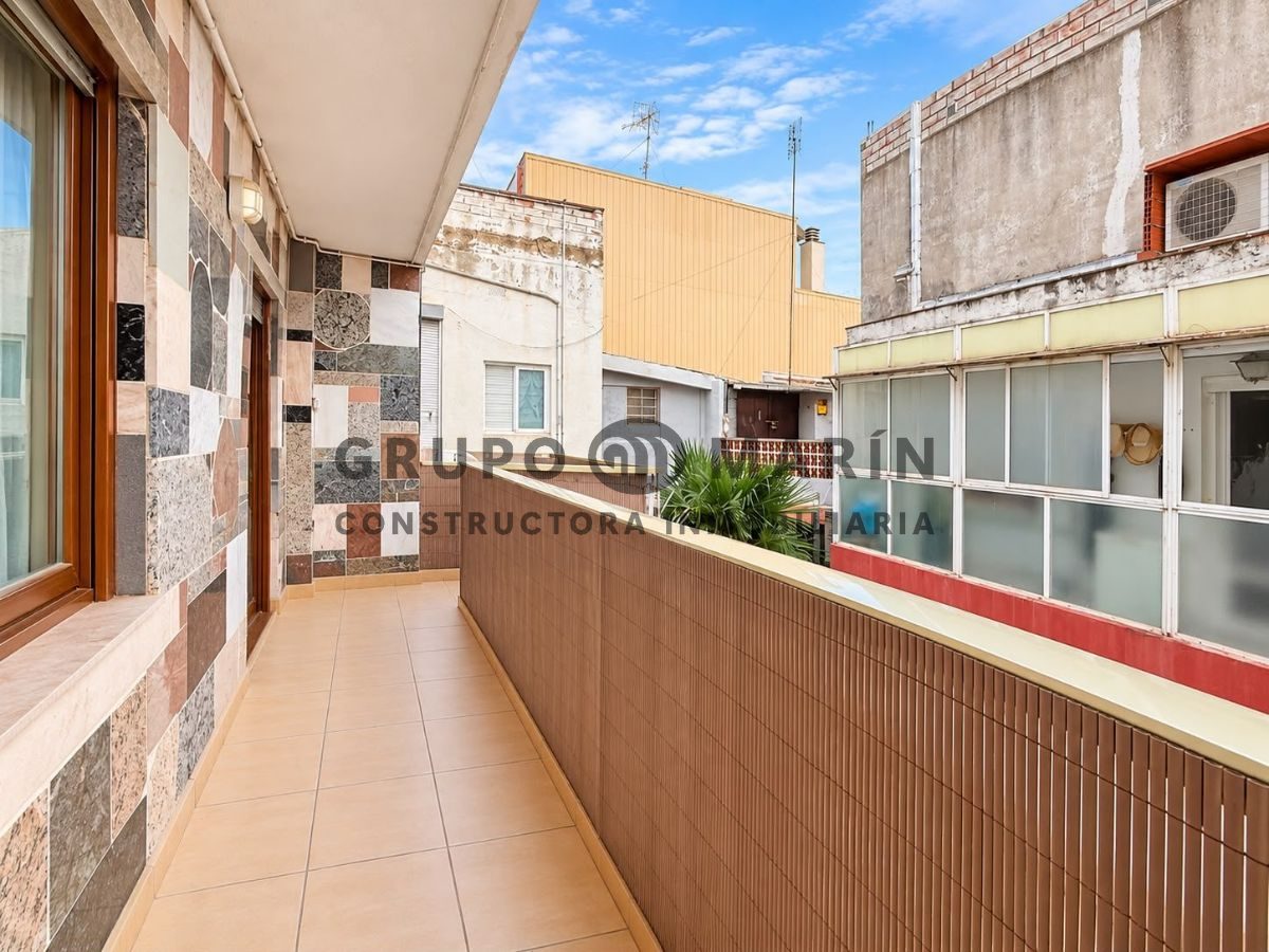 Piso luminoso con gran terraza privada y vistas al mar en Palafolls - Foto 31
