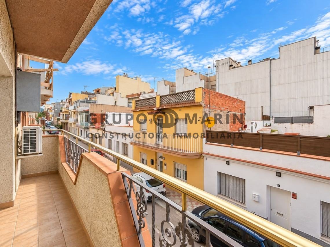 Piso luminoso con gran terraza privada y vistas al mar en Palafolls - Foto 33