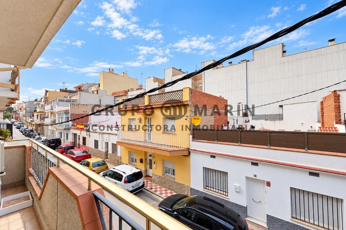 Piso luminoso con gran terraza privada y vistas al mar en Palafolls - Foto 35