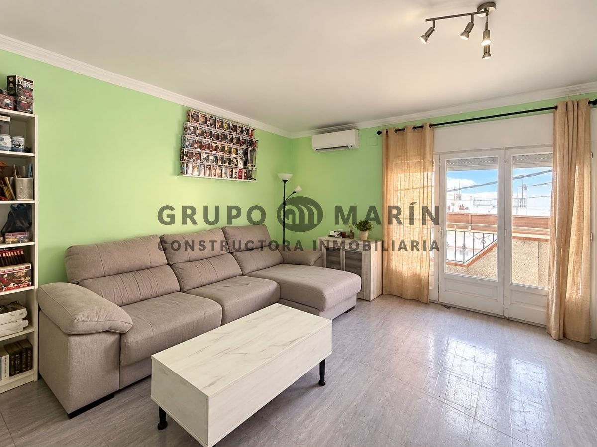 Piso luminoso con gran terraza privada y vistas al mar en Palafolls - Foto 4
