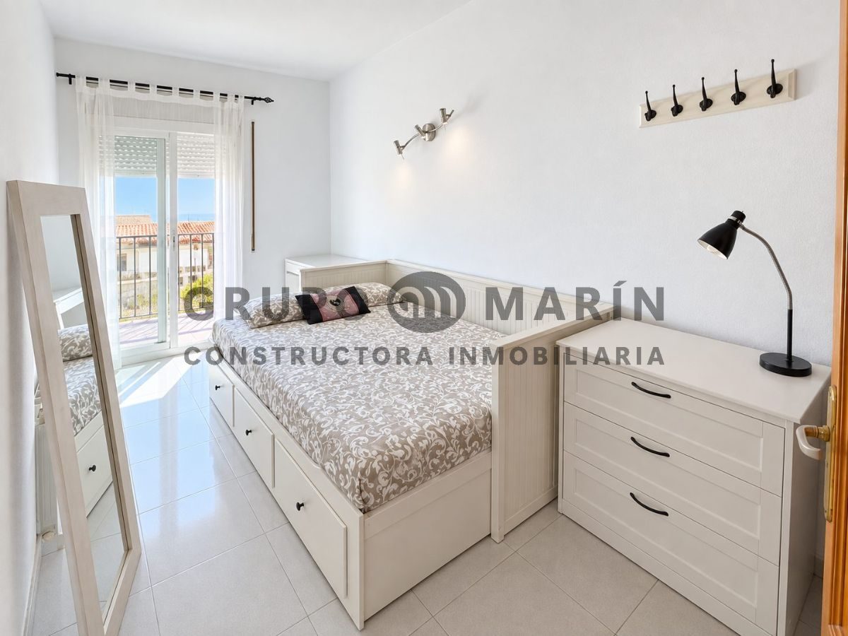 Casa de 4 habitaciones, 3 baños; distribuida en 3 plantas. Bar en funcionamiento en la planta baja. - Foto 18