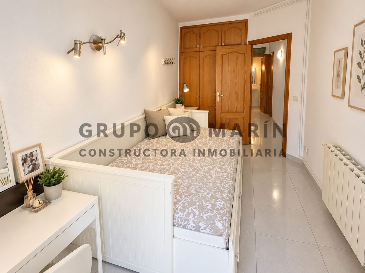 Casa de 4 habitaciones, 3 baños; distribuida en 3 plantas. Bar en funcionamiento en la planta baja. - Foto 19