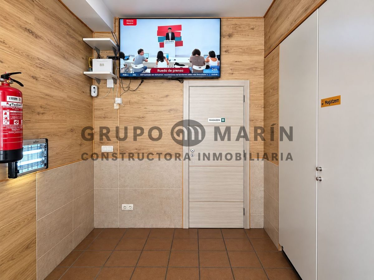 Casa de 4 habitaciones, 3 baños; distribuida en 3 plantas. Bar en funcionamiento en la planta baja. - Foto 31
