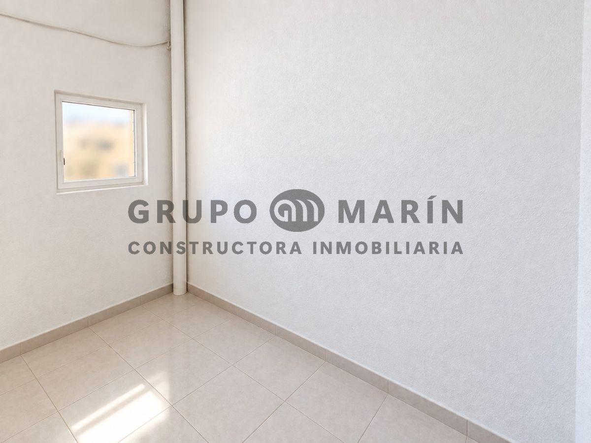 Casa de 4 habitaciones, 3 baños; distribuida en 3 plantas. Bar en funcionamiento en la planta baja. - Foto 6