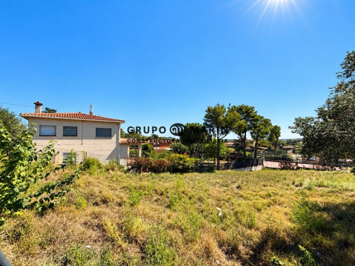 Terreno llano de 831 m² en Mas Mora – Ideal para construir - Foto 11