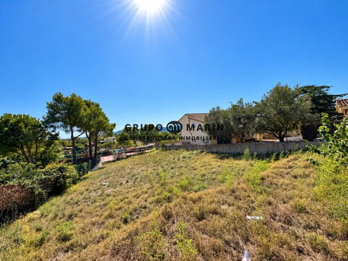 Terreno llano de 831 m² en Mas Mora – Ideal para construir - Foto 3