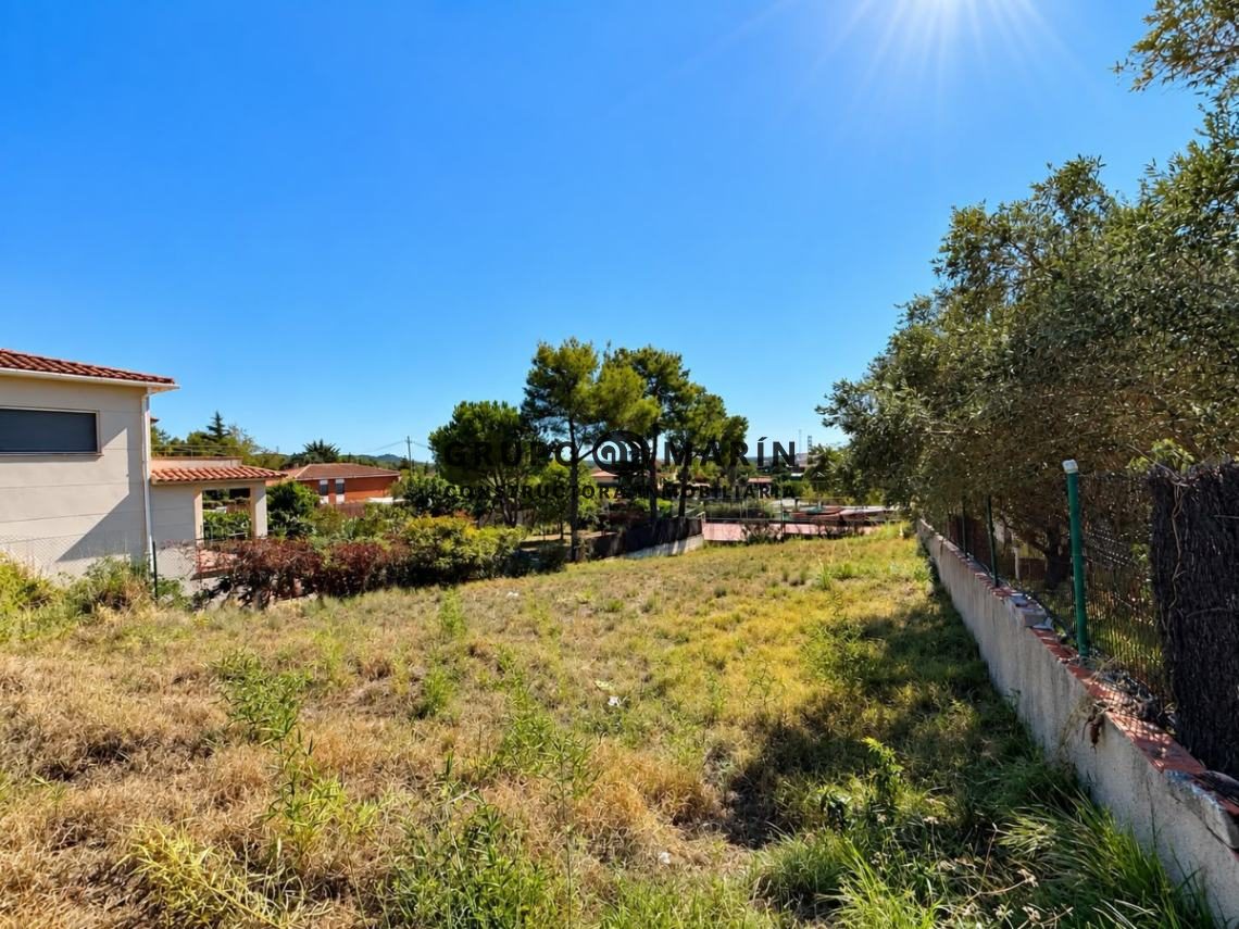 Terreno llano de 831 m² en Mas Mora – Ideal para construir - Foto 9