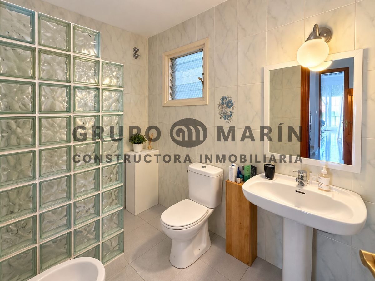 Casa de 4 habitaciones, 3 baños; distribuida en 3 plantas. - Foto 13