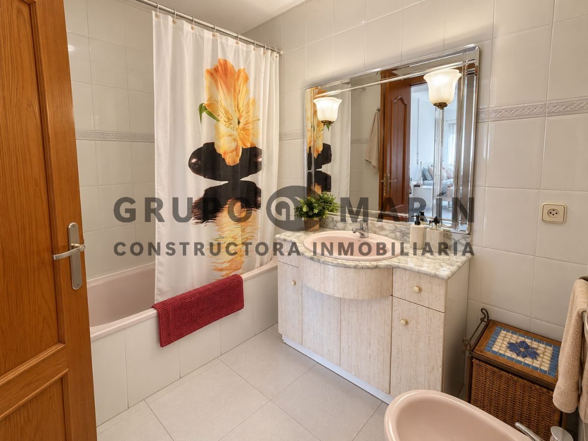 Casa de 4 habitaciones, 3 baños; distribuida en 3 plantas. - Foto 19