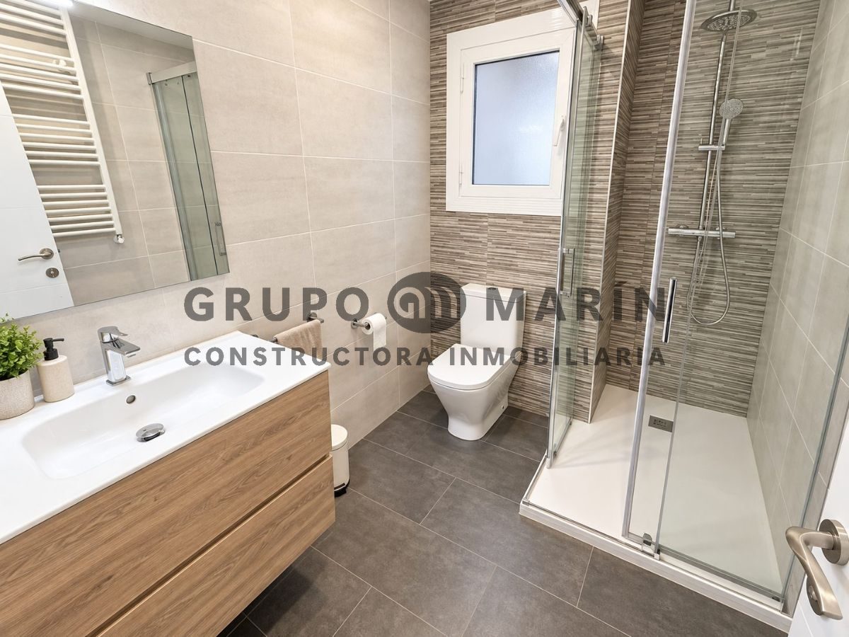 ESPECTACULAR ÁTICO EN PRIMERA LÍNEA DE MAR CON LICENCIA TURÍSTICA - Foto 14