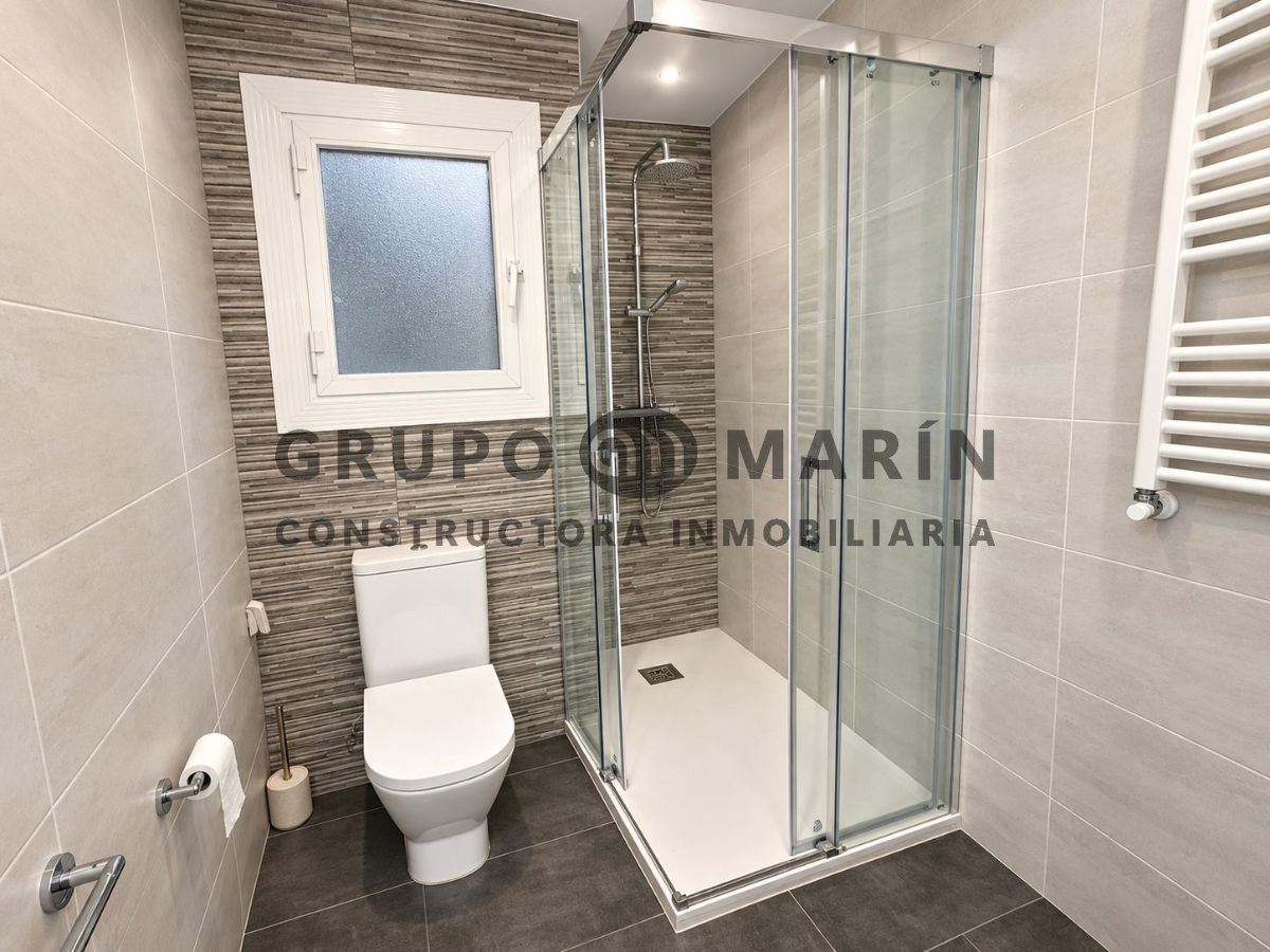 ESPECTACULAR ÁTICO EN PRIMERA LÍNEA DE MAR CON LICENCIA TURÍSTICA - Foto 15
