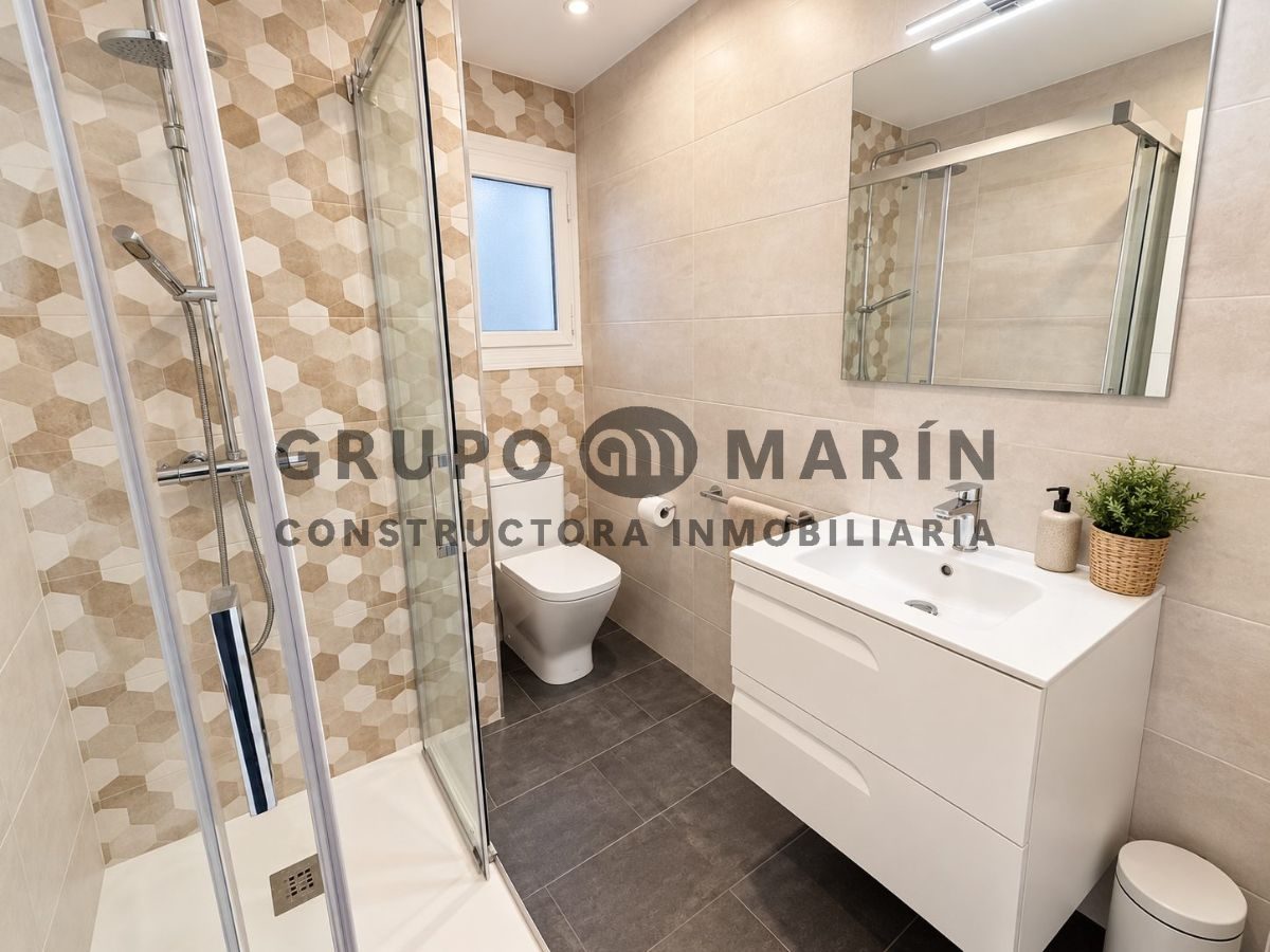 ESPECTACULAR ÁTICO EN PRIMERA LÍNEA DE MAR CON LICENCIA TURÍSTICA - Foto 17