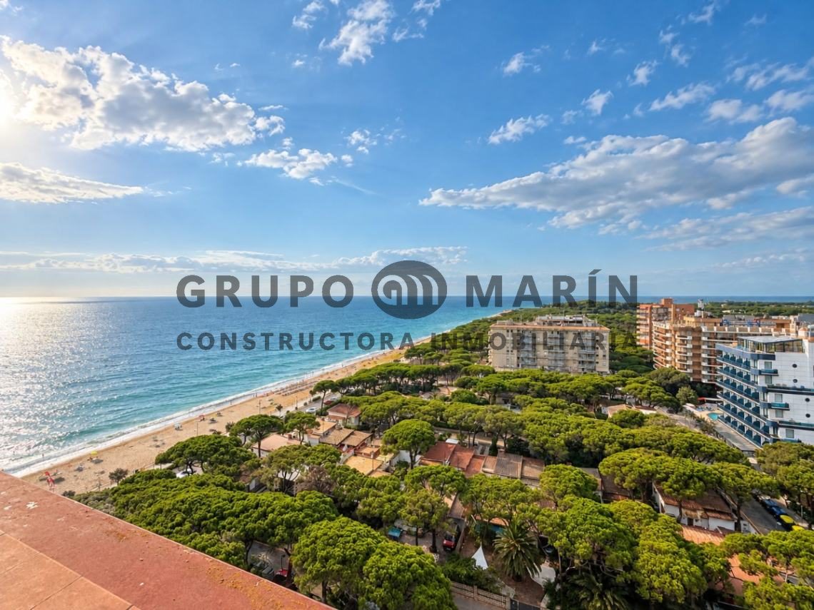 ESPECTACULAR ÁTICO EN PRIMERA LÍNEA DE MAR CON LICENCIA TURÍSTICA - Foto 2