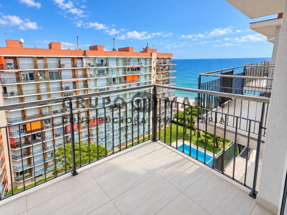 ESPECTACULAR ÁTICO EN PRIMERA LÍNEA DE MAR CON LICENCIA TURÍSTICA - Foto 25