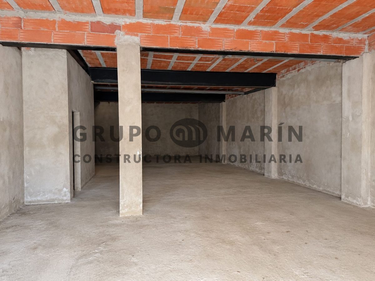 Local de 230m2 situado en Plaça de Càceres, Blanes, ideal para desarrollar cualquier tipo de actividad comercial o profesional. - Foto 3