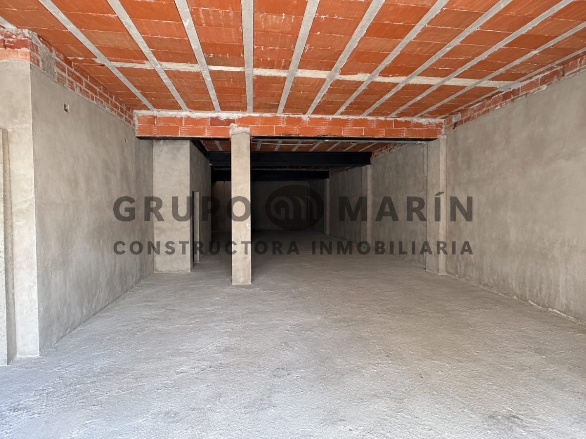 Local de 230m2 situado en Plaça de Càceres, Blanes, ideal para desarrollar cualquier tipo de actividad comercial o profesional. - Foto 5
