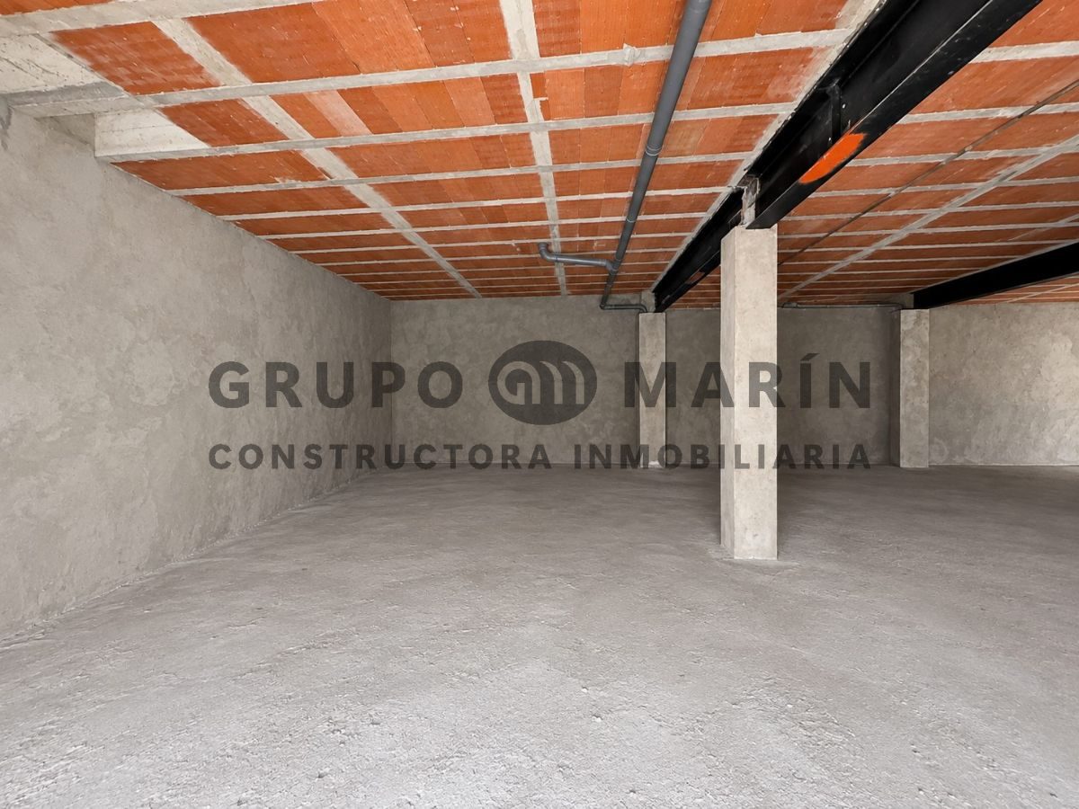 Local de 230m2 situado en Plaça de Càceres, Blanes, ideal para desarrollar cualquier tipo de actividad comercial o profesional. - Foto 6