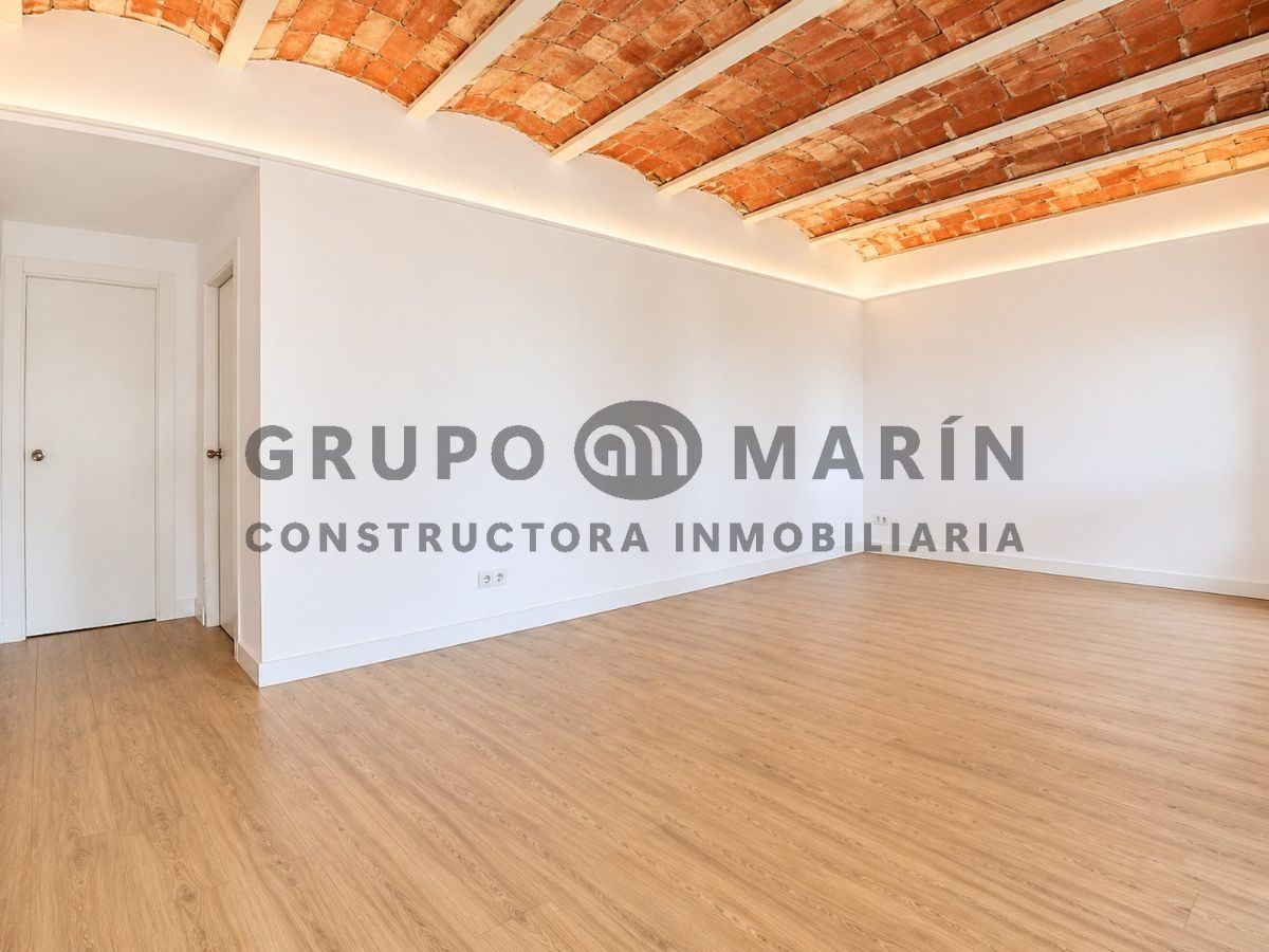 GRUPO MARIN  presenta EXCLUSIVA , vivenda reformada a estrenar con terraza, en el corazón de Poblenou. - Foto 3