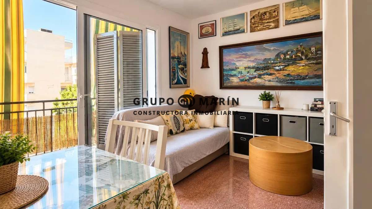 LUMINOSO PISO EXTERIOR CON TERRAZA PRIVADA EN EL SEMICENTRO DE BLANES - Foto 2