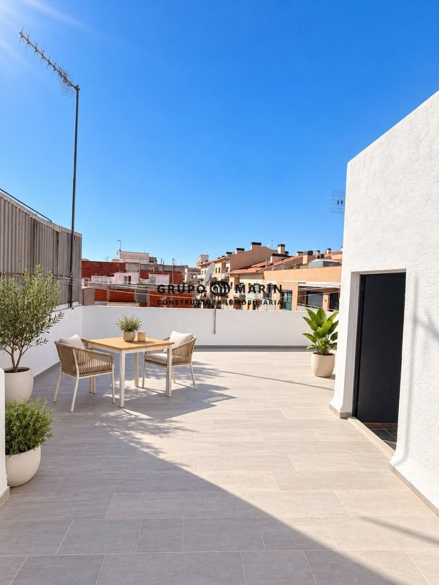 LUMINOSO PISO EXTERIOR CON TERRAZA PRIVADA EN EL SEMICENTRO DE BLANES - Foto 6
