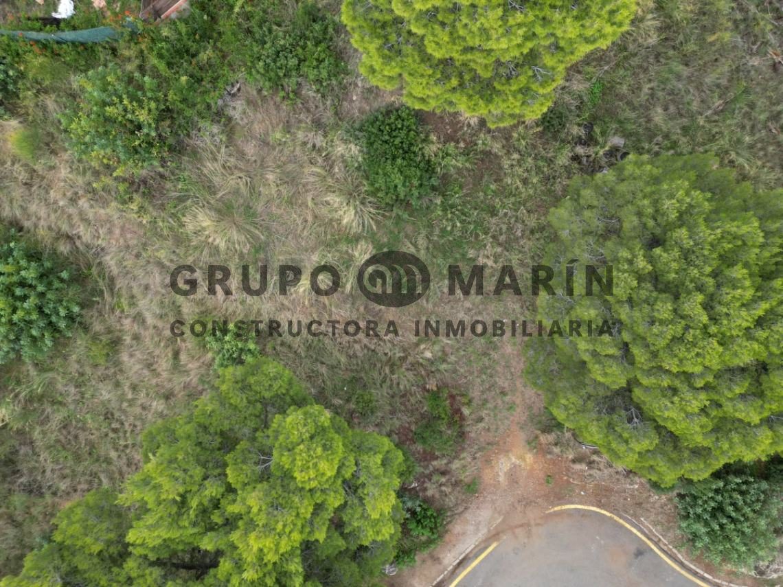 TERRENO URBANO EDIFICABLE DE 721 M² CON ESPECTACULARES VISTAS EN SANTA SUSANNA - Foto 3