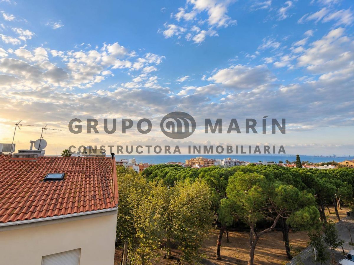 Piso luminoso con 3 habitaciones en el casco antiguo de Premià de Mar - Foto 2
